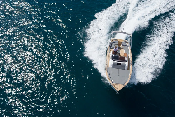 a boat sailing in the lake
